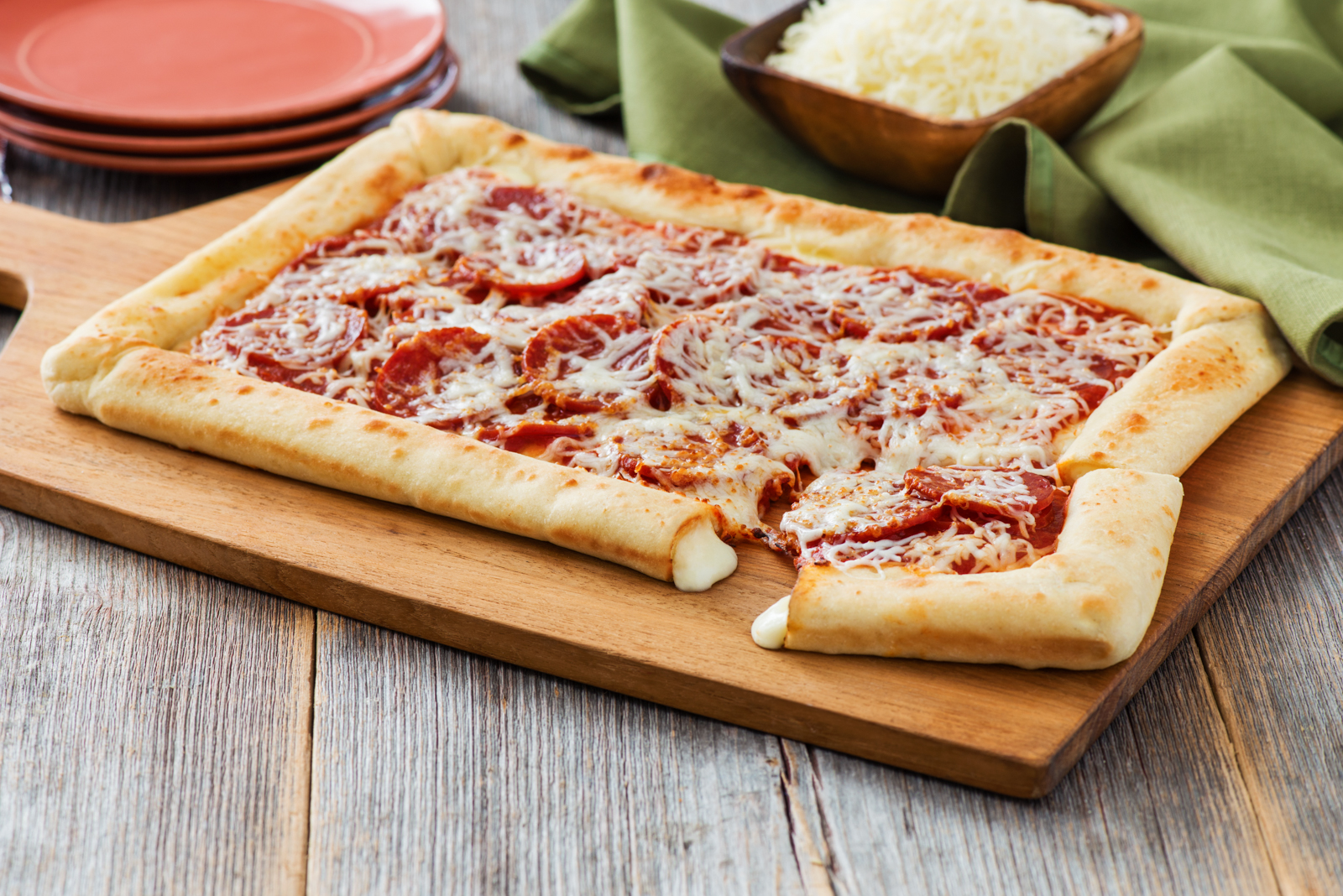 You can make your very own stuffed-crust pizza at home in a snap using Sarg...