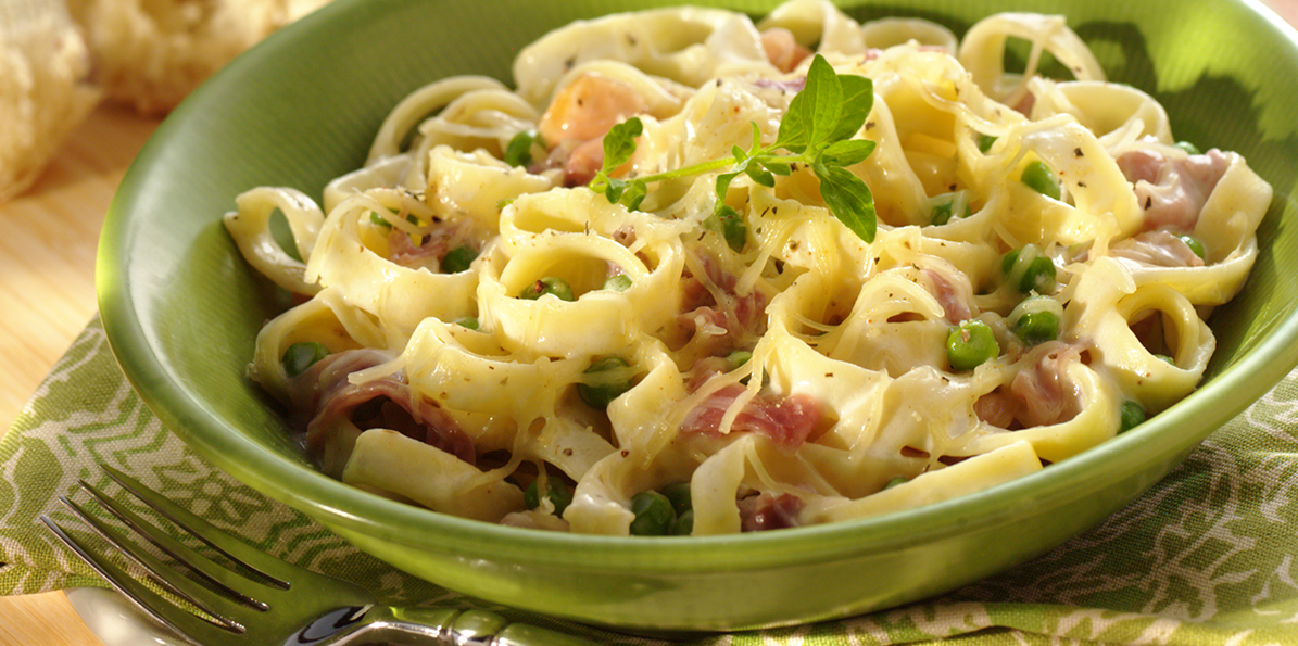 Fettuccine with Peas and Prosciutto Sargento® Shredded 6 Cheese Italian