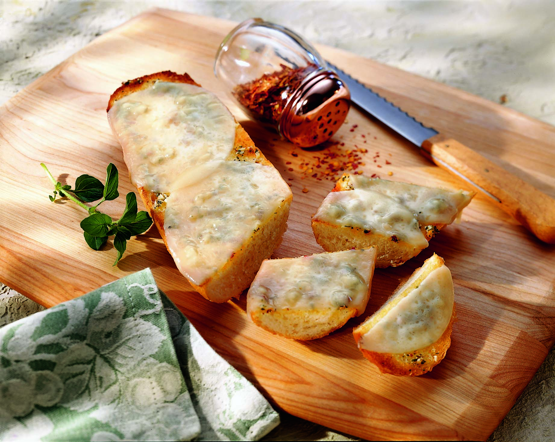 Italian Toasted Garlic Bread Sargento Sliced Mozzarella