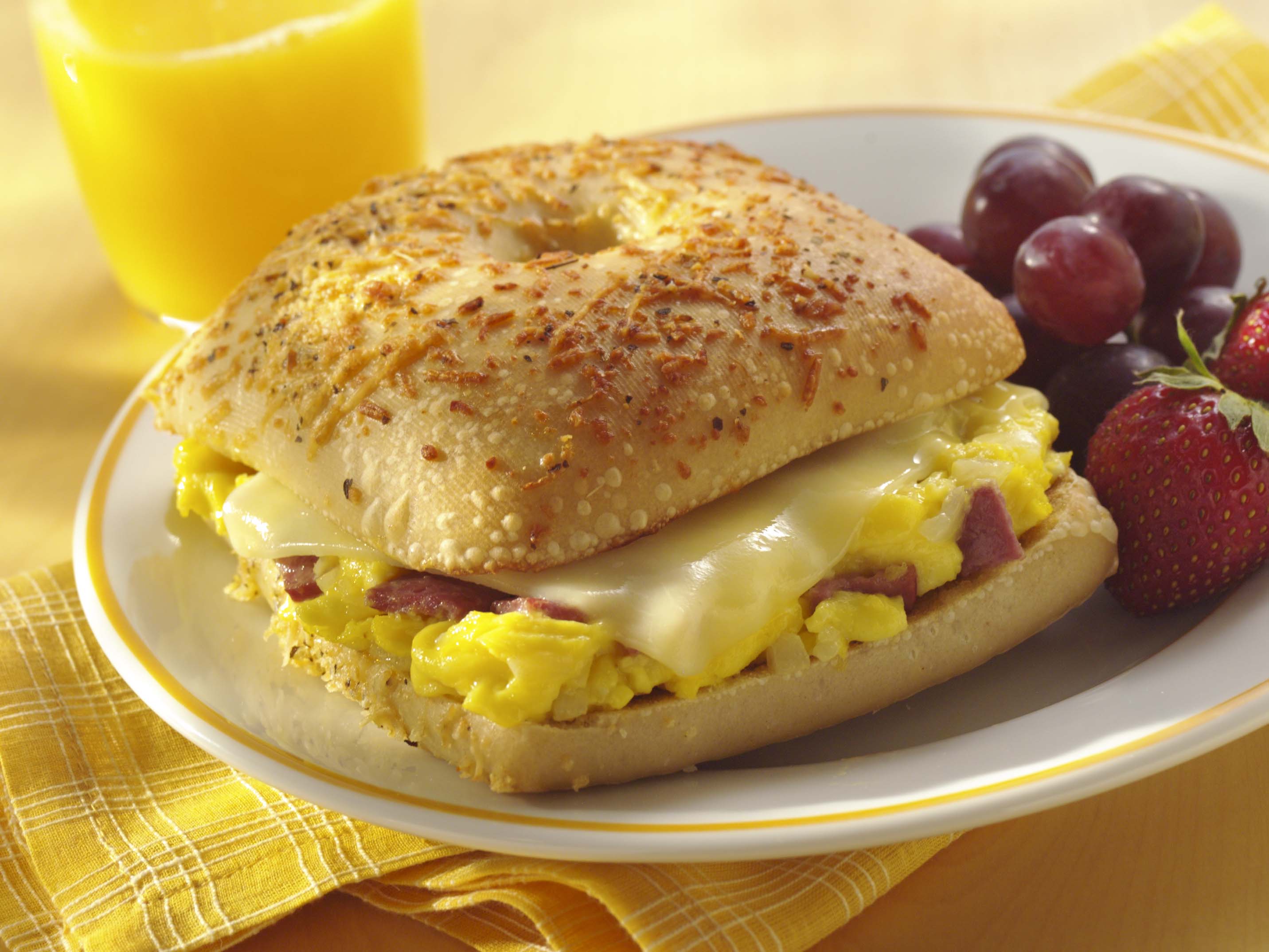 Deli Cheddar Breakfast Sandwich | Sargento.com